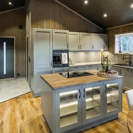 4 Bedroom Gorgeous In 別荘 *